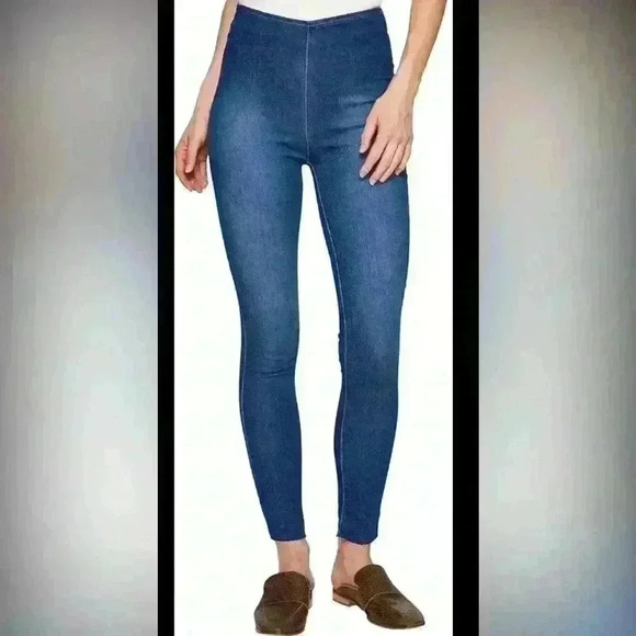 Free People Womens Pull On Slim Fit Jeans
size 27 like new - Picture 1 of 2